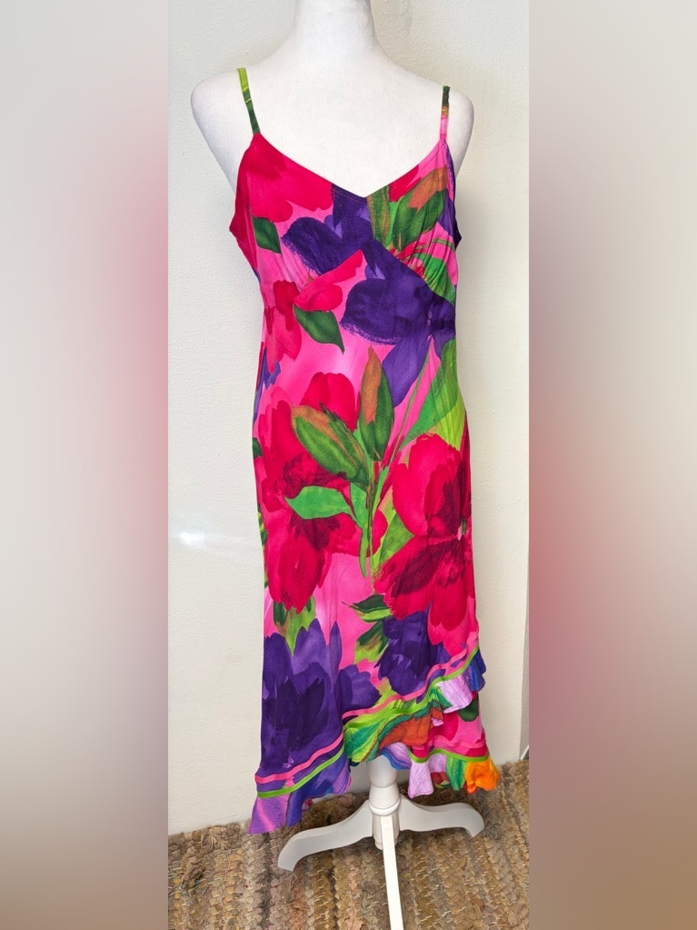 VINTAGE JAMS WORLD CROSSOVER
RUFFLE HEM SLIP DRESS  
MADE IN THE USA RAYON
 Sz S